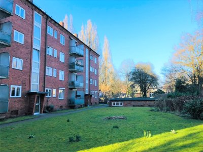 Klassische Zwei-Zimmer-Wohnung mit Balkon im beliebten Barmbek-Süd