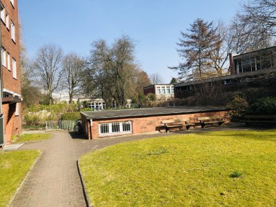 Klassische Zwei-Zimmer-Wohnung mit Balkon im beliebten Barmbek-Süd