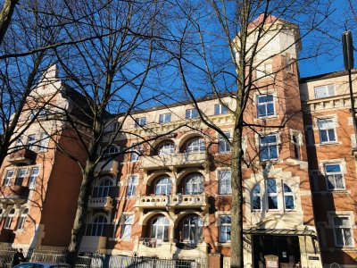 Klassische Zwei-Zimmer-Wohnung mit Balkon im beliebten Barmbek-Süd