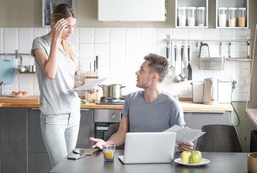 Paar mit Mietschulden Paar mit Mietschulden