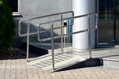 Rollstuhlrampe aus Metall Rollstuhlrampe aus Metall